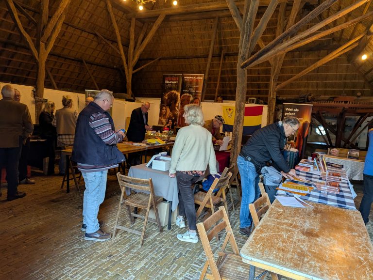 Boekenbeurs Allingawier — markt-eten in Makkum