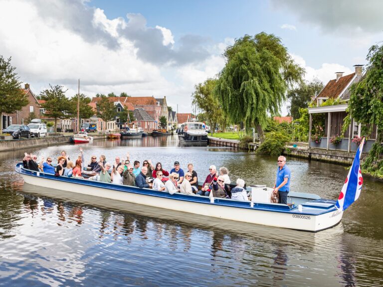Rondvaarten Makkum — Attracties in Makkum