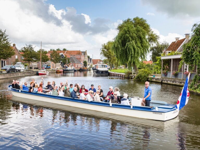 Rondvaarten Makkum — Attracties in Makkum